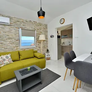 Laura Apartment