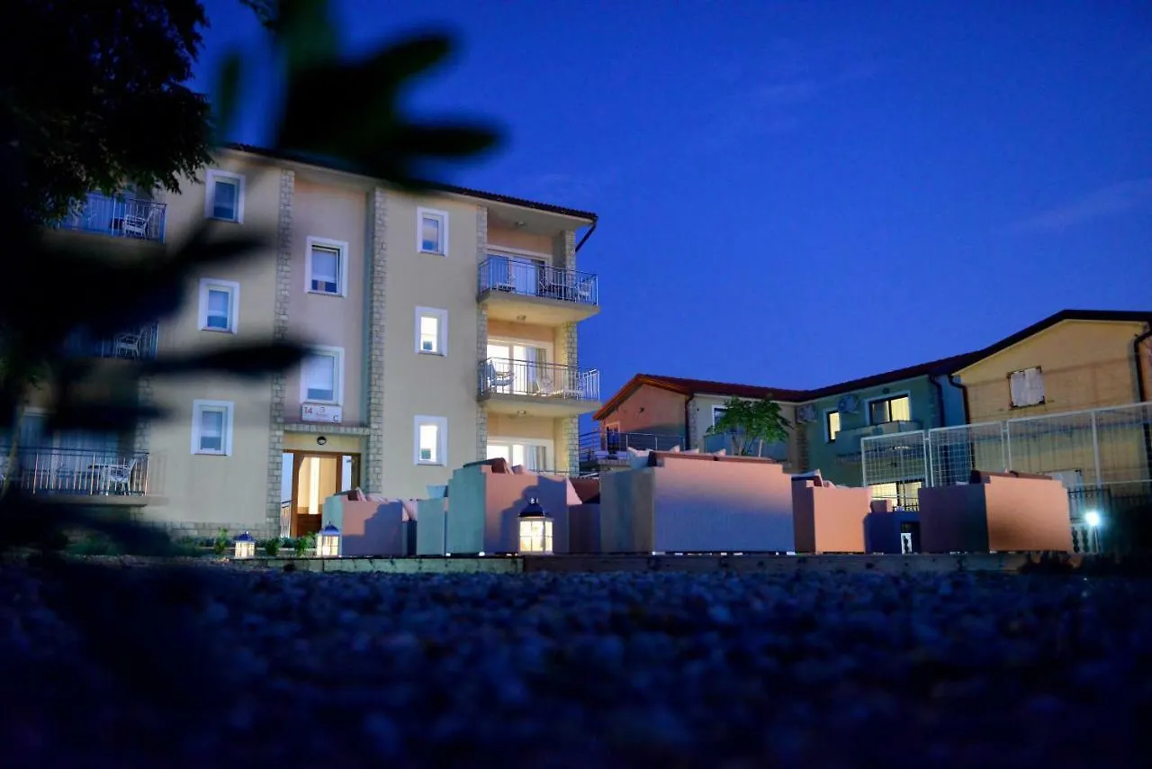 Sunset Deluxe Apartments Vir