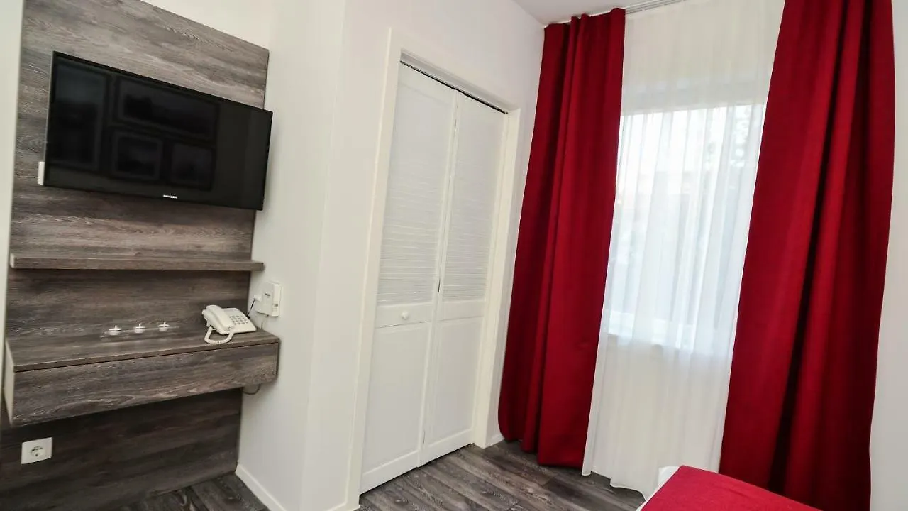 Sunset Deluxe Apartments Vir